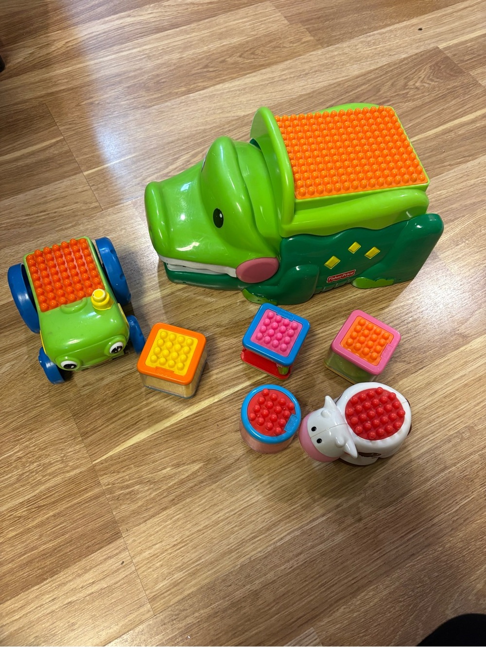 Fisher-Price Green Crocodile Stack & Match Sensory Toy Set peek a blocks